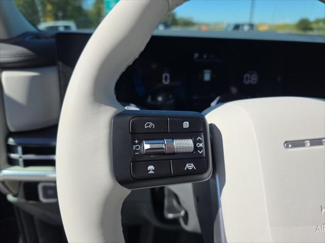 Hyundai Santa Fe Vehicle Full-screen Gallery Image 13