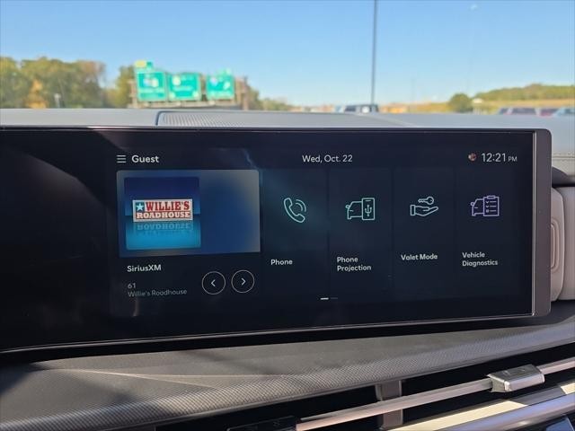 Hyundai Santa Fe Vehicle Full-screen Gallery Image 17