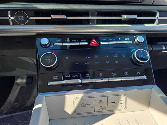 Hyundai Santa Fe Vehicle Full-screen Gallery Image 20