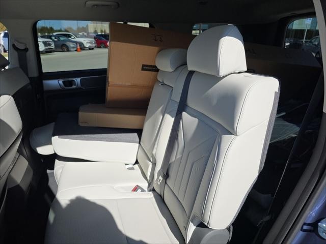 Hyundai Santa Fe Vehicle Full-screen Gallery Image 28