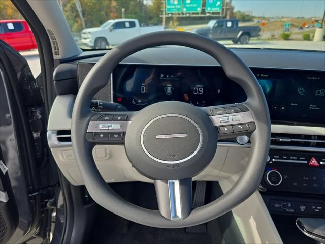 Hyundai Tucson Vehicle Full-screen Gallery Image 12