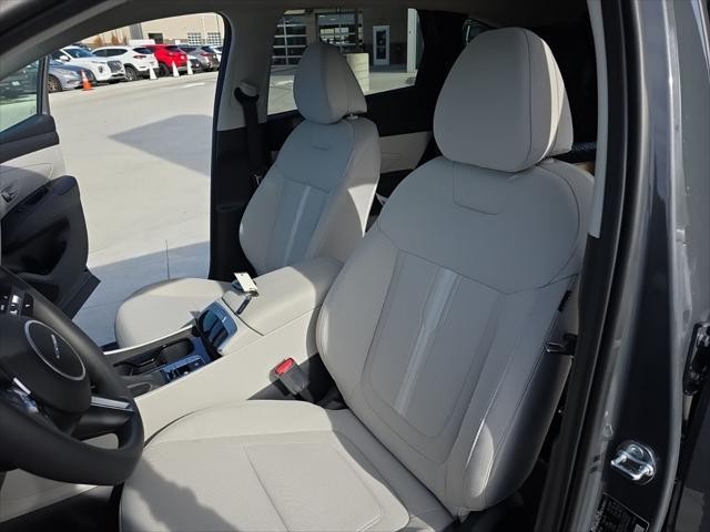 Hyundai Tucson Vehicle Full-screen Gallery Image 25