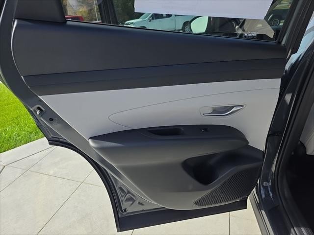 Hyundai Tucson Vehicle Full-screen Gallery Image 26