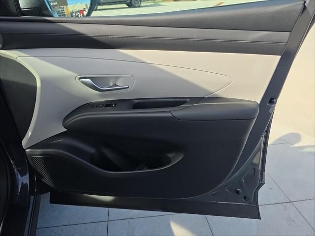 Hyundai Tucson Vehicle Full-screen Gallery Image 29