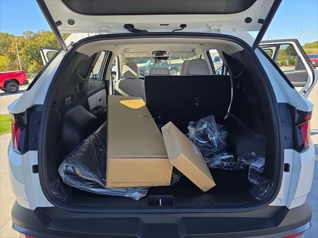 Hyundai Tucson Vehicle Full-screen Gallery Image 9