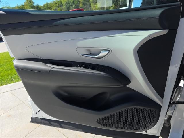 Hyundai Tucson Vehicle Full-screen Gallery Image 22