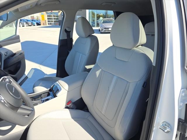 Hyundai Tucson Vehicle Full-screen Gallery Image 24