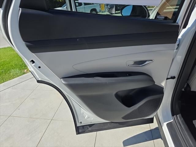 Hyundai Tucson Vehicle Full-screen Gallery Image 25