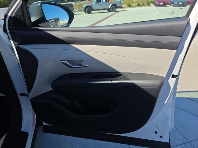 Hyundai Tucson Vehicle Full-screen Gallery Image 29