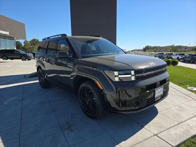 Hyundai Santa Fe Hybrid Vehicle Full-screen Gallery Image 3