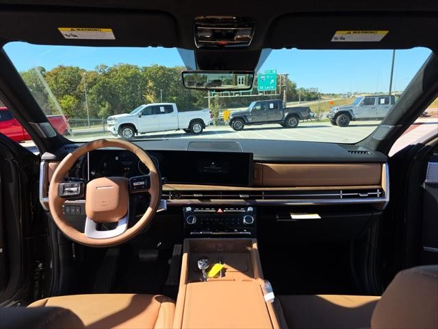 Hyundai Santa Fe Hybrid Vehicle Full-screen Gallery Image 10