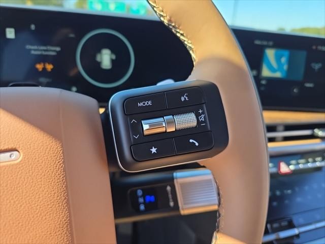 Hyundai Santa Fe Hybrid Vehicle Full-screen Gallery Image 14