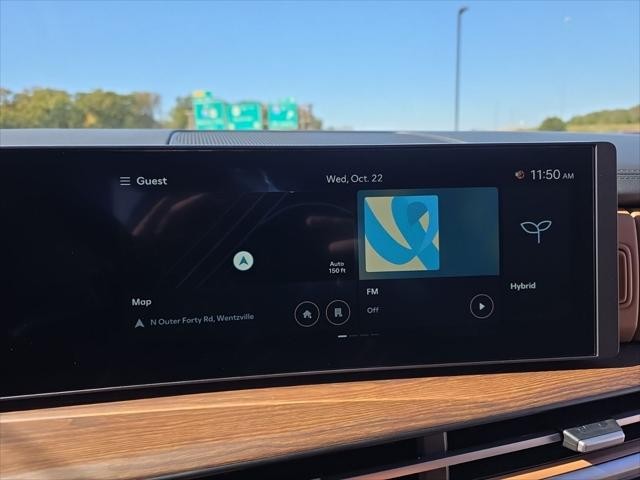 Hyundai Santa Fe Hybrid Vehicle Full-screen Gallery Image 17