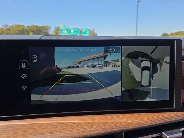 Hyundai Santa Fe Hybrid Vehicle Full-screen Gallery Image 19