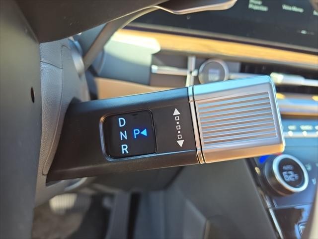 Hyundai Santa Fe Hybrid Vehicle Full-screen Gallery Image 20