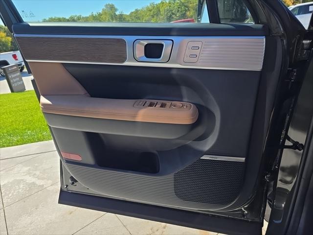 Hyundai Santa Fe Hybrid Vehicle Full-screen Gallery Image 25