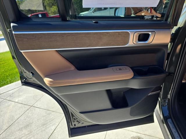 Hyundai Santa Fe Hybrid Vehicle Full-screen Gallery Image 28