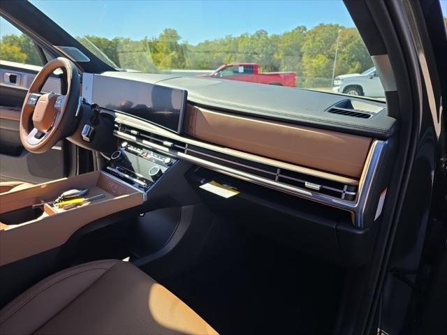 Hyundai Santa Fe Hybrid Vehicle Full-screen Gallery Image 32