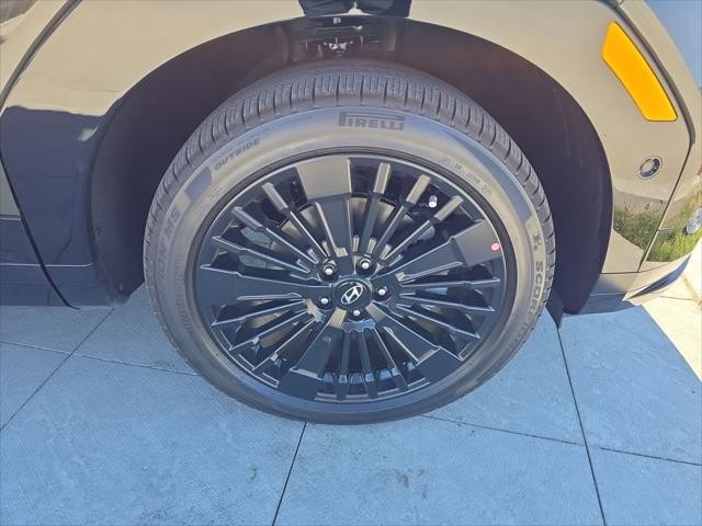 Hyundai Santa Fe Hybrid Vehicle Full-screen Gallery Image 34