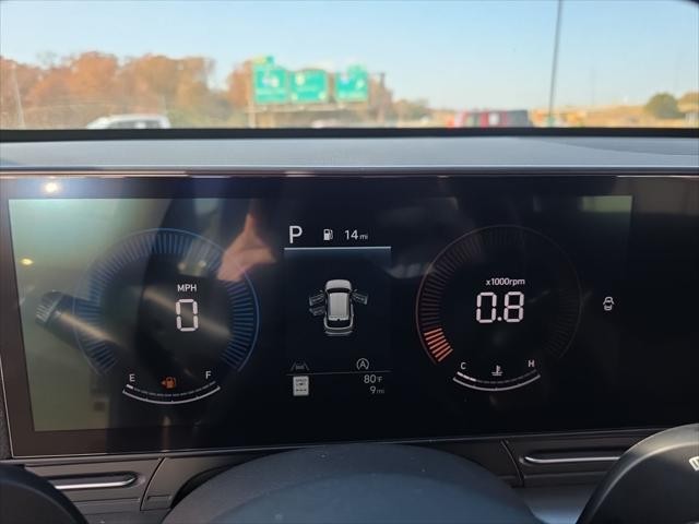 Hyundai Kona Vehicle Full-screen Gallery Image 15