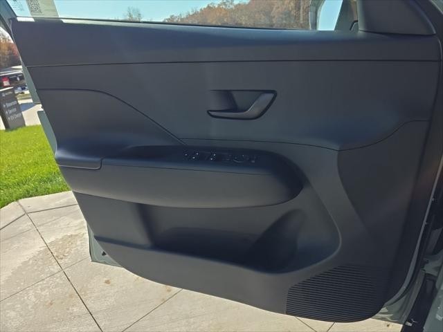 Hyundai Kona Vehicle Full-screen Gallery Image 23