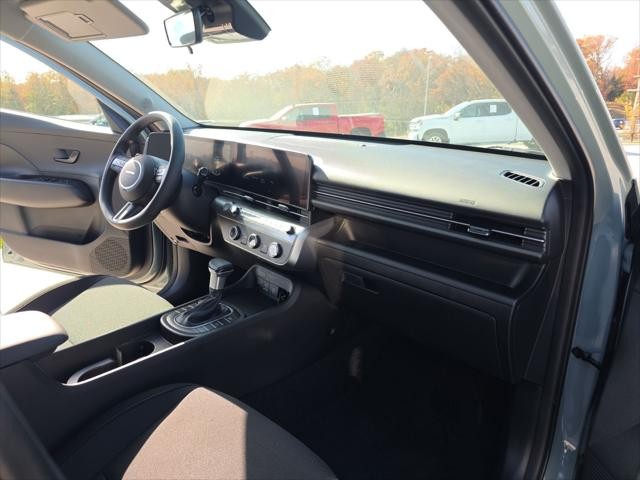 Hyundai Kona Vehicle Full-screen Gallery Image 30