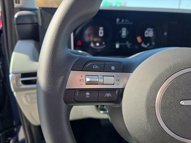 Hyundai Tucson Vehicle Full-screen Gallery Image 12