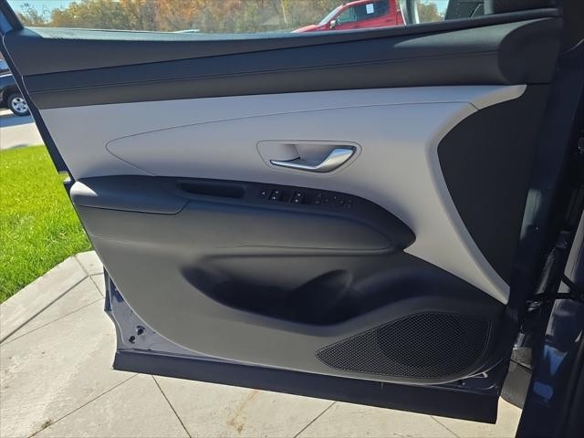 Hyundai Tucson Vehicle Full-screen Gallery Image 22