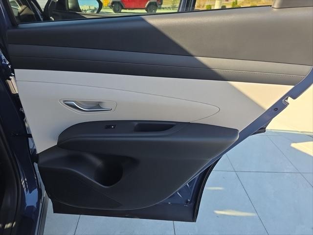 Hyundai Tucson Vehicle Full-screen Gallery Image 25