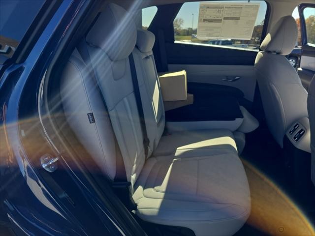 Hyundai Tucson Vehicle Full-screen Gallery Image 26