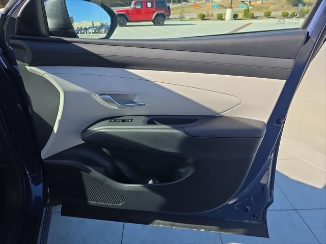 Hyundai Tucson Vehicle Full-screen Gallery Image 30