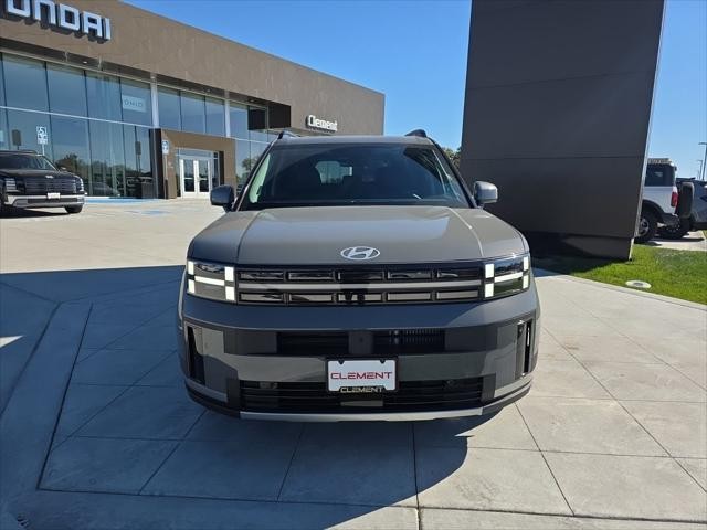 Hyundai Santa Fe Hybrid Vehicle Full-screen Gallery Image 2