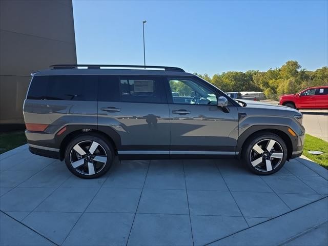 Hyundai Santa Fe Hybrid Vehicle Full-screen Gallery Image 4