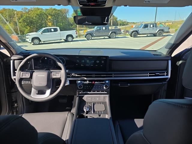 Hyundai Santa Fe Hybrid Vehicle Full-screen Gallery Image 10