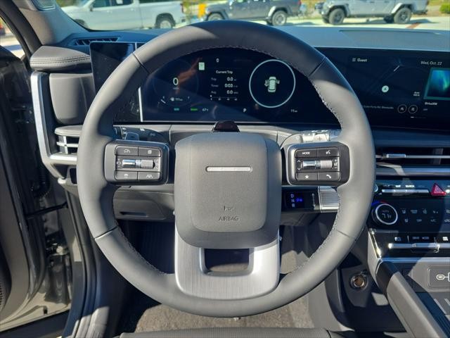 Hyundai Santa Fe Hybrid Vehicle Full-screen Gallery Image 12