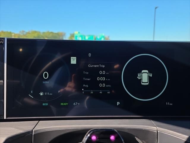 Hyundai Santa Fe Hybrid Vehicle Full-screen Gallery Image 16