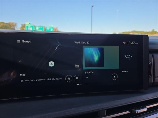 Hyundai Santa Fe Hybrid Vehicle Full-screen Gallery Image 17