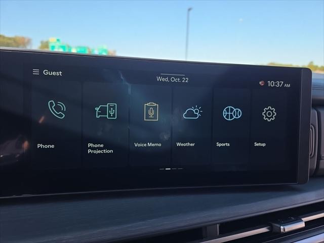 Hyundai Santa Fe Hybrid Vehicle Full-screen Gallery Image 18