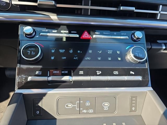 Hyundai Santa Fe Hybrid Vehicle Full-screen Gallery Image 20