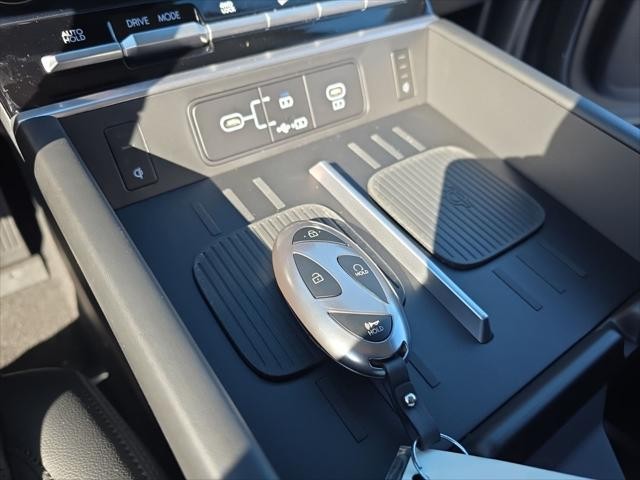 Hyundai Santa Fe Hybrid Vehicle Full-screen Gallery Image 21