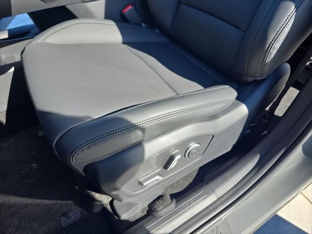 Hyundai Santa Fe Hybrid Vehicle Full-screen Gallery Image 26