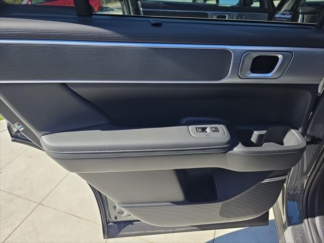 Hyundai Santa Fe Hybrid Vehicle Full-screen Gallery Image 28