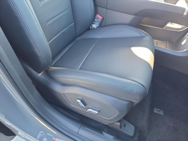 Hyundai Santa Fe Hybrid Vehicle Full-screen Gallery Image 31