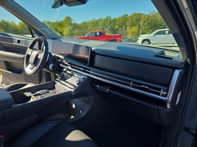 Hyundai Santa Fe Hybrid Vehicle Full-screen Gallery Image 32