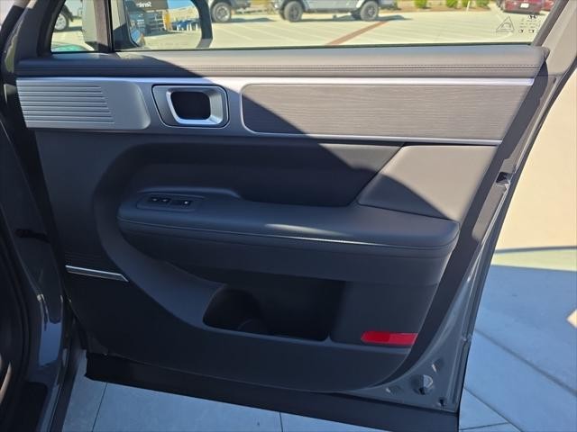 Hyundai Santa Fe Hybrid Vehicle Full-screen Gallery Image 33