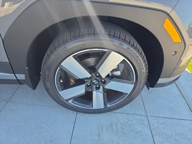 Hyundai Santa Fe Hybrid Vehicle Full-screen Gallery Image 34