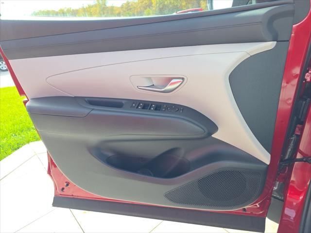 Hyundai Tucson Vehicle Full-screen Gallery Image 22