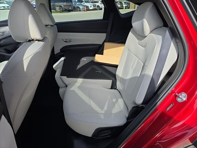 Hyundai Tucson Vehicle Full-screen Gallery Image 26