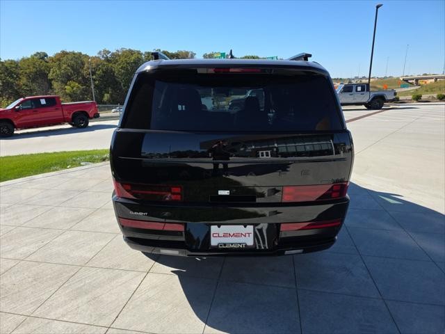 Hyundai Santa Fe Hybrid Vehicle Full-screen Gallery Image 7