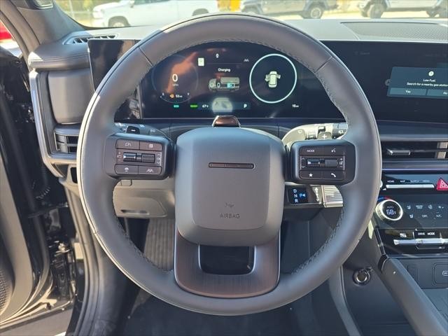 Hyundai Santa Fe Hybrid Vehicle Full-screen Gallery Image 12